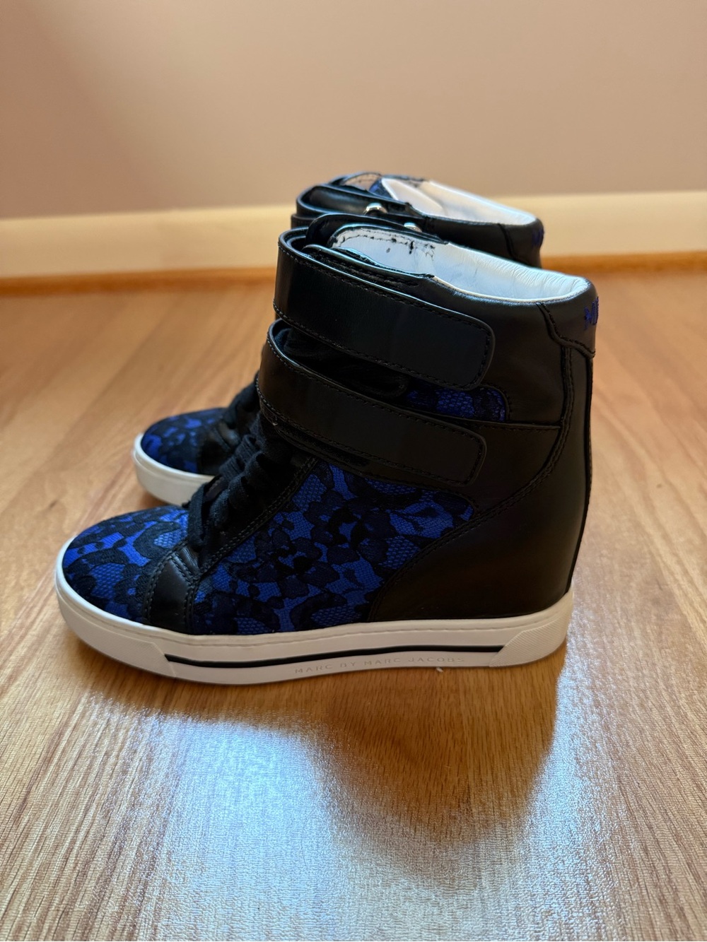 RARE Marc by Marc Jacobs Vintage Black & Blue Lace High-Top Sneakers with Straps - Picture 5 of 9